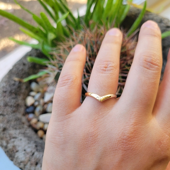 Classic Dainty Gold Arrow Wishbone Ring Band - Picture 8 of 10